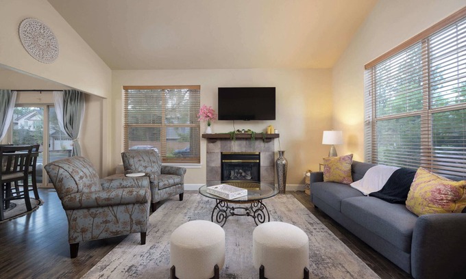 Southwest Bend House | Hollygrape Hideaway - Pet Friendly Sanctuary for 6