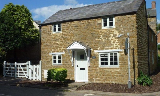 Hook Norton House | Hollytree Cottage