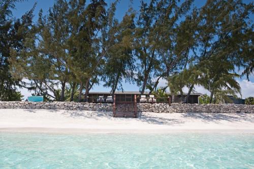 Whitby Hotel | Hollywood Beach Suites Turks and Caicos