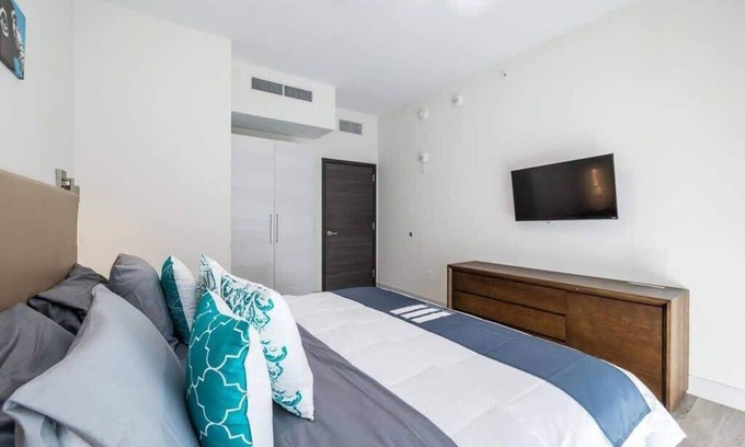 Hollywood Lakes Apartment | Hollywood Beachfront Apartment at COSTA
