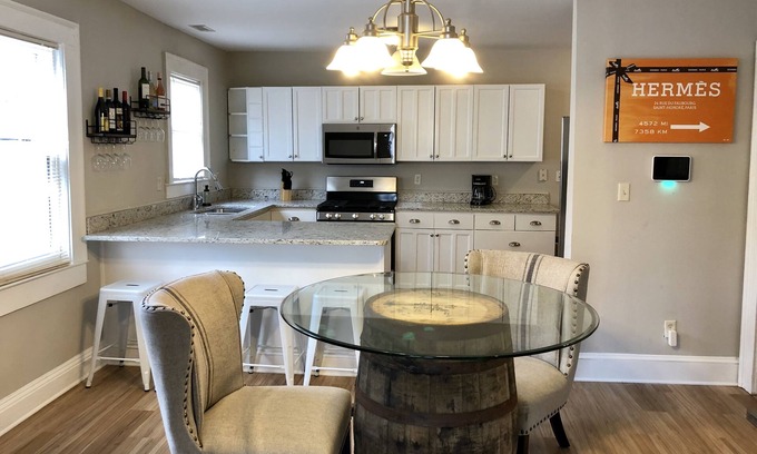 Washington Park House | Hollywood House - Sleeps 14!