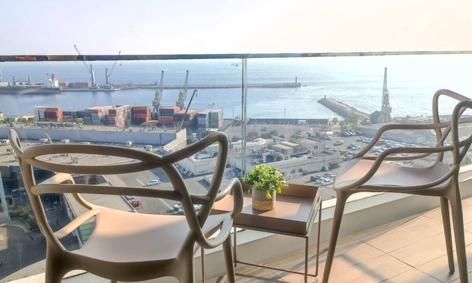 Historical District Apartment | HOM | 2D2B con Terraza/Parking y vista al Mar PNM