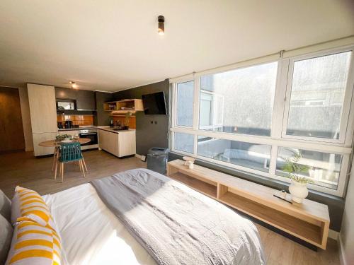 Santiago Apartment | HOM I A Pasos Del Metro Irarrazaval Studio 2 PAX