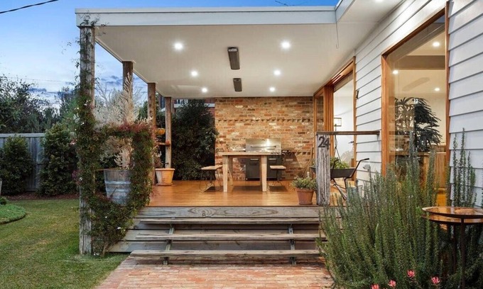 St Leonards House | Home 400m from the beach!