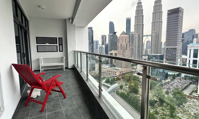 Kuala Lumpur City Centre Condo | Home away from home! Amazing 3 bedroom condo near KLCC with the best view.