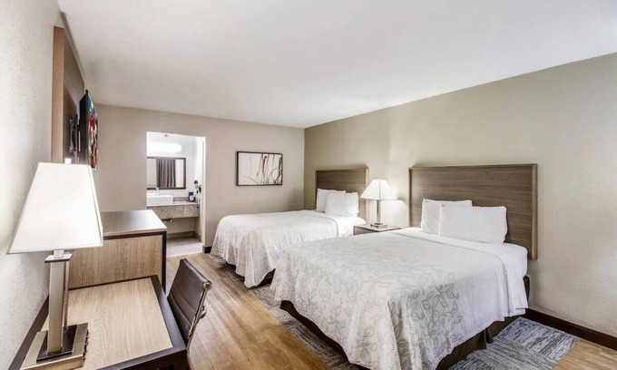 Addison Hotel | Home Away from Home - 2 Family Rooms with Pool & Essentials