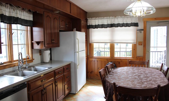 Martindale House | Home away from home - edge of small town Martindale