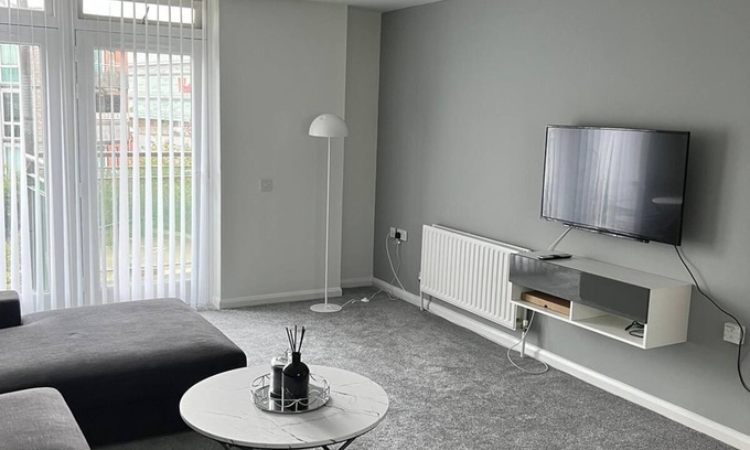 Notting Dale Apartment | Home away from home. nStylish and modern apartment with proximity to airport.nnn