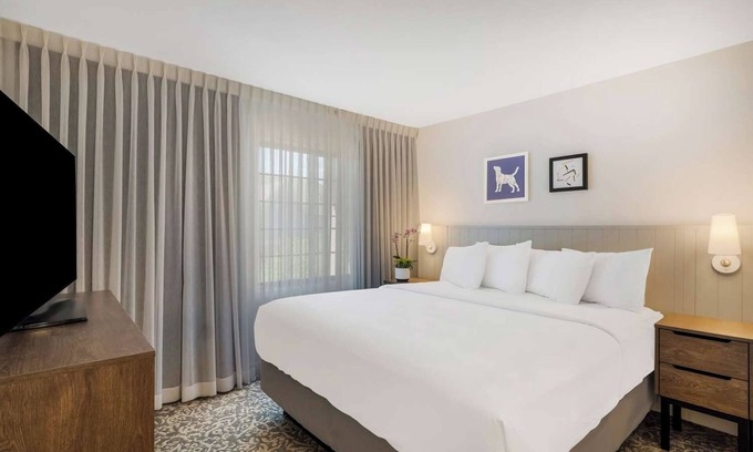 Lone Tree Hotel | Home Away From Home - Spacious Suite with Living Space | Outdoor Pool