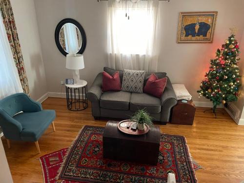 Southeast Apartment | Home Away from Home Stay - 2 Bedroom,1 Bathroom - Near Capitol Hill