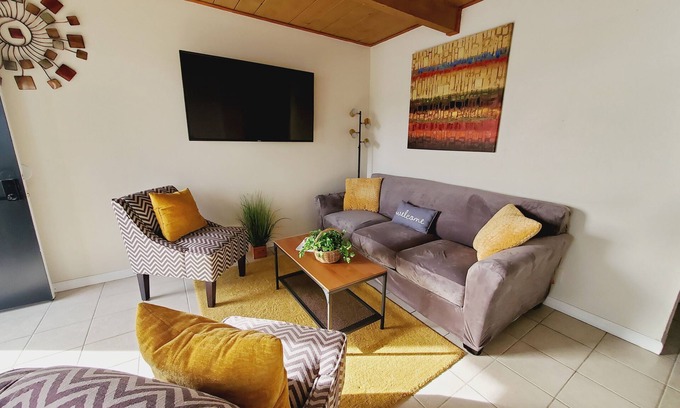 Richmond Apartment | Home away from Home Sunny and Spacious 2 bedroom Apartment in Richmond CA