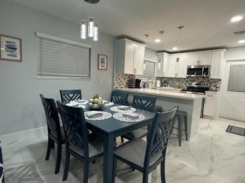 Florida Ridge House | Home Away From Home
