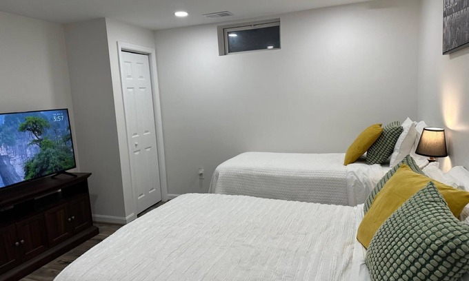 Parkville Apartment | Home away from home with WiFi and AC in delightful Parkville
