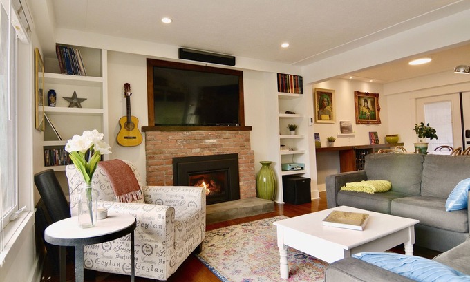 South Central House | Home Close to Beach and Downtown. Licensed short term rental.