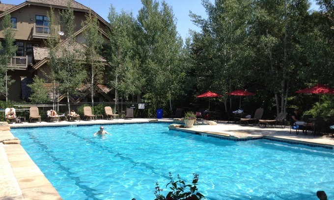 Edwards House | Home for 22, Ski Shuttle, Hot Tub, Pool, Dog OK Tennis/Pickleball/Pool Table