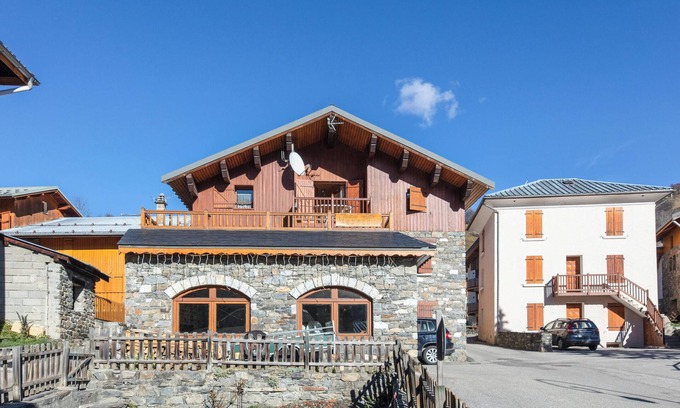 Saint-Marcel Apartment | Homerez - Apartment, Saint-Martin-de-Belleville