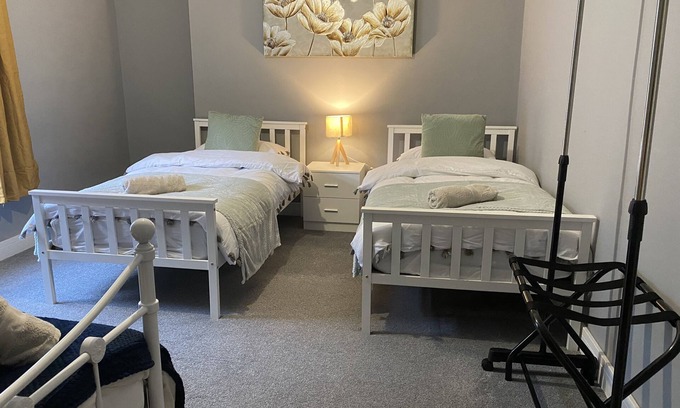 Bridgend Apartment | Home from home 2 bed Flat Within walking distance of town centre