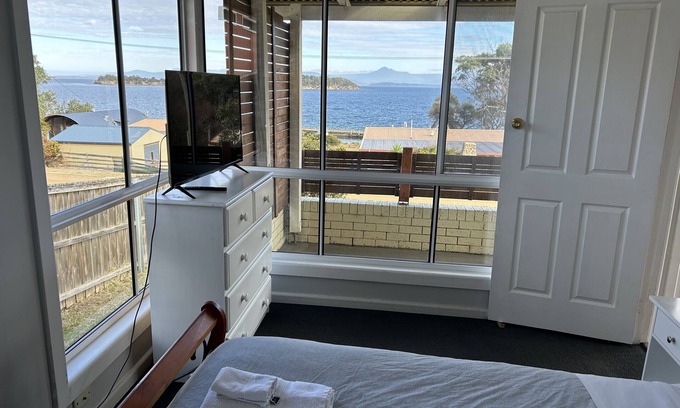 Southern House | Home in Alonnah Bruny Island close to beach perfect for families' great views
