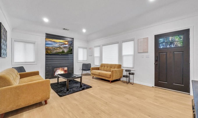 North Central House | Home in the Heart of Pasadena!