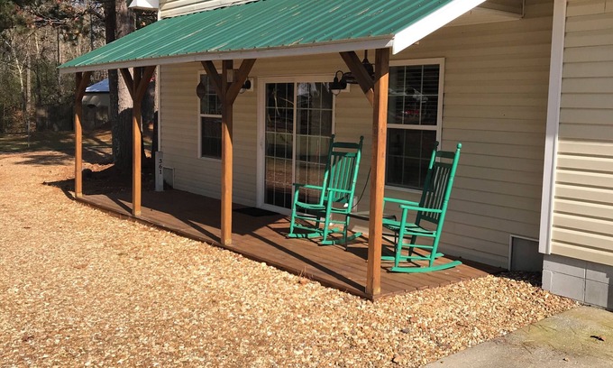 Gadsden House | Home on the Coosa Private with Great Sunsets