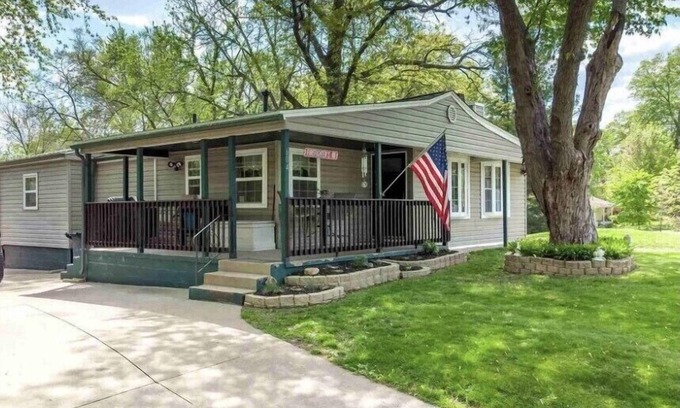 Colona House | Home on the Green River!