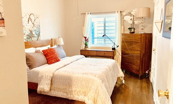 Wilshire House | Home Sweet Home (LA's K-Town) 家