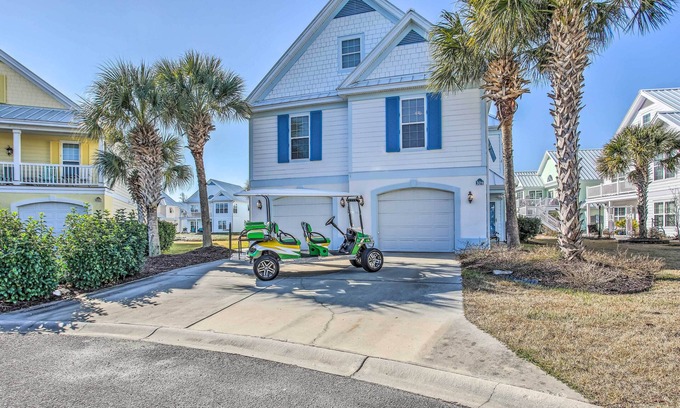 Garden City House | Home w/Deck: 1 Mi to Surfside Beach Access!