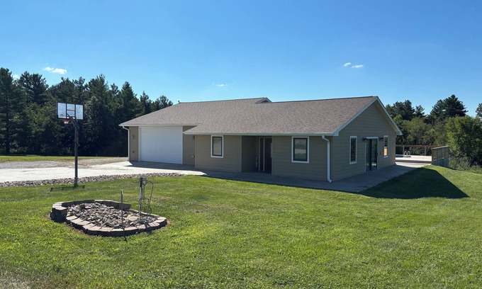 Mystic House | Home w/Pool on Lake Rathbun – less than 1 Mile to Boat Ramp!