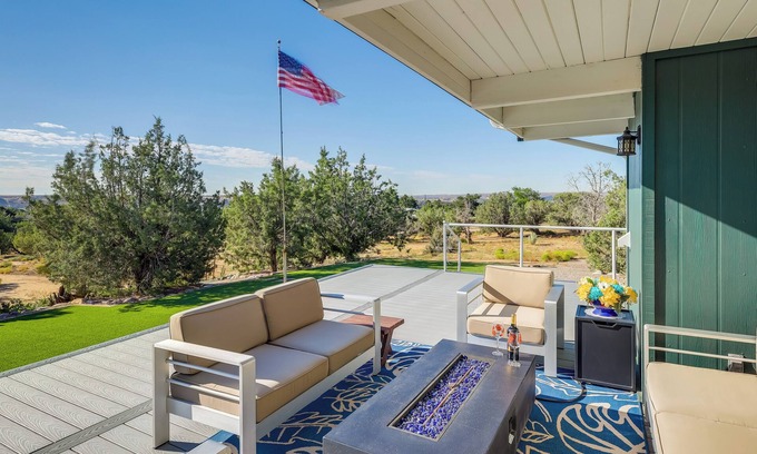 Farmington House | Home w/Views & Fire Pit, 10 Mi to Aztec Ruins!