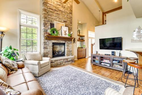 Lake Harmony House | Home with Hot Tub and Deck Less Than 1 Mi to Big Boulder Mtn!