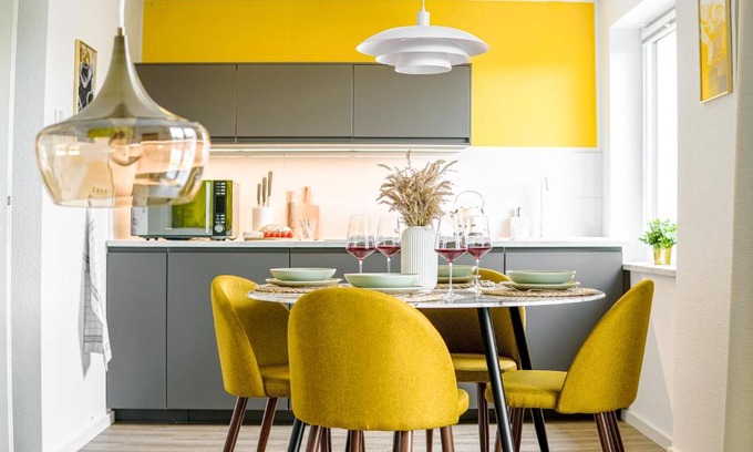 Sudostviertel Apartment | Homefy Come-Together Apartment - Balkon - Aufzug - Free Parking - Smart TVs