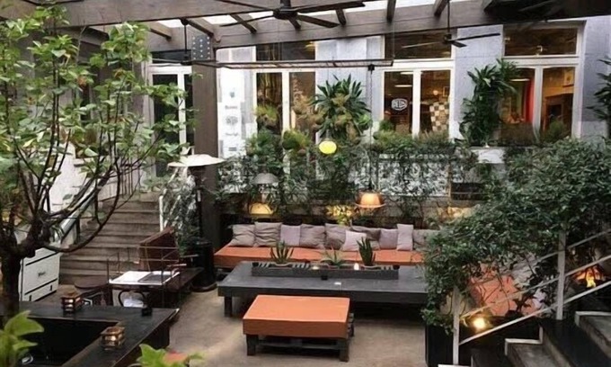 Zona Zara Apartment | HomeLovers Glamour Flat at Isola District Metro