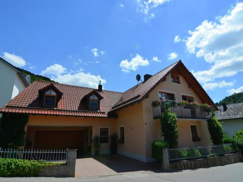 Prunn Apartment | Homely Apartment in Riedenburg Prunn near Forest with BBQ