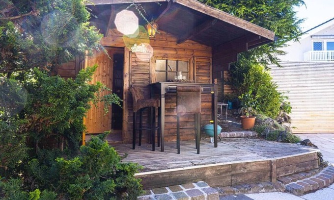 Ammerland Apartment | Homely Stay in a romantic lodging with sauna & gym