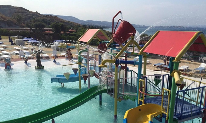 Crotone House | Homerez - 10 m away from the beach! House for 4 ppl. with shared pool at Crotone