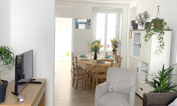Saint-Vaast-la-Hougue House | Homerez - Amazing house for 6 ppl. at Saint-Vaast-la-Hougue
