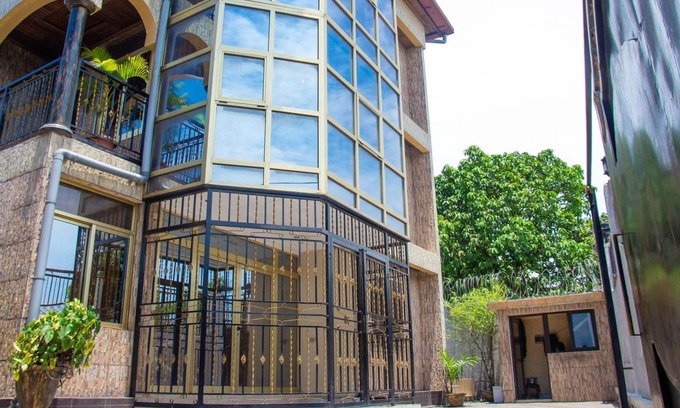 Kinshasa Apartment | Homerez - Amazing appartement for 6 ppl. with balcony at Kinshasa