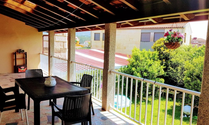 O Porrino House | Homerez - Amazing house for 6 ppl. with garden, terrace and balcony at Porriño