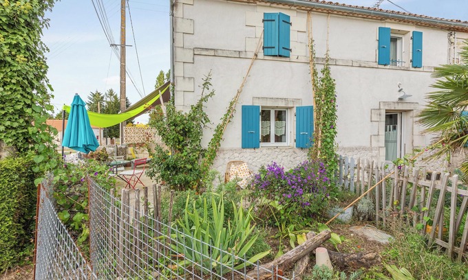 Mortagne-sur-Gironde Apartment | Homerez - Apartment in Mortagne-sur-Gironde