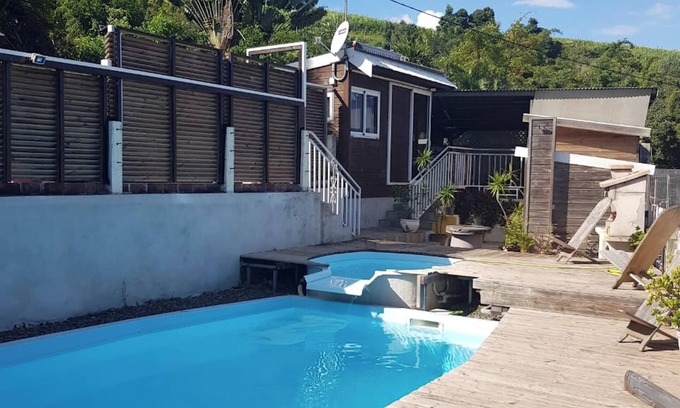 L'Etang-Sale Apartment | Homerez - Apartment L'Étang-Salé, pool.