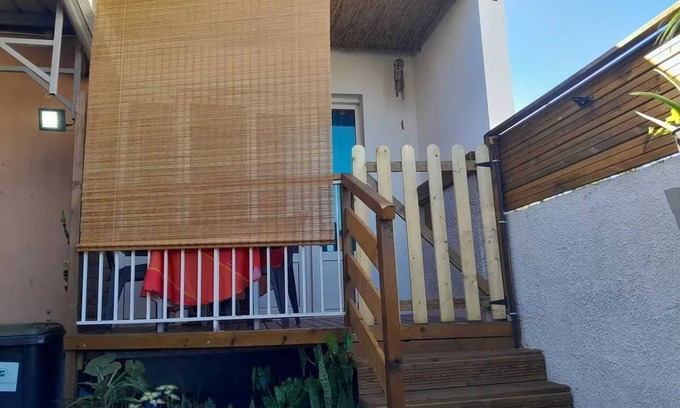 Petite-ÃŽle Apartment | Homerez - Apartment in Saint-Joseph.