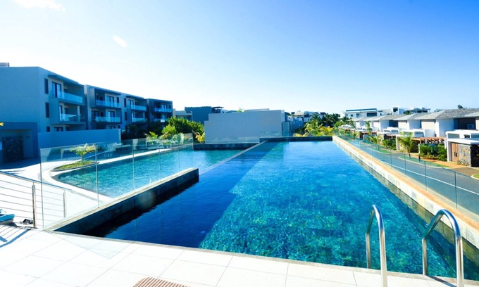 Roches Noires Apartment | Homerez - Appartement 1 km away from the beach for 6 ppl. with shared pool