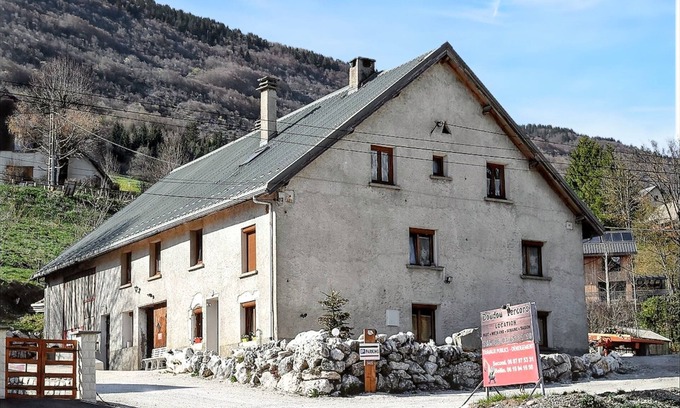 Les Lolettes Apartment | Homerez - Appt Lans-en-Vercors, mountain view