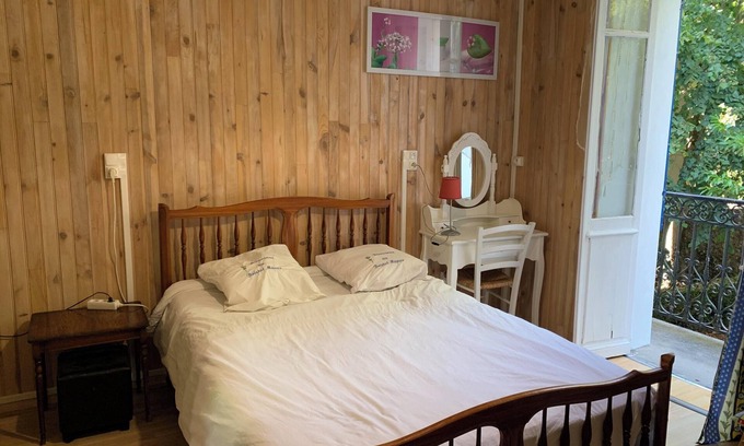 Neris-les-Bains Apartment | Homerez - Apt. Néris-les-Bains