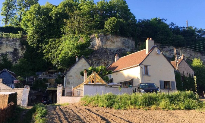 Chateauvieux House | Homerez - Beautiful house for 5 ppl. with garden and terrace at Châteauvieux