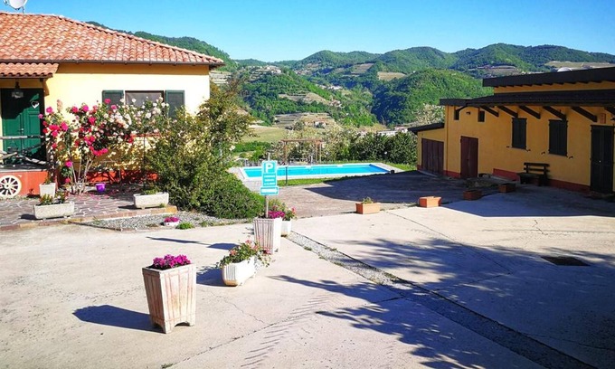 Vesime Villa | Homerez - Beautiful villa for 2 ppl. with swimming-pool at Vesime