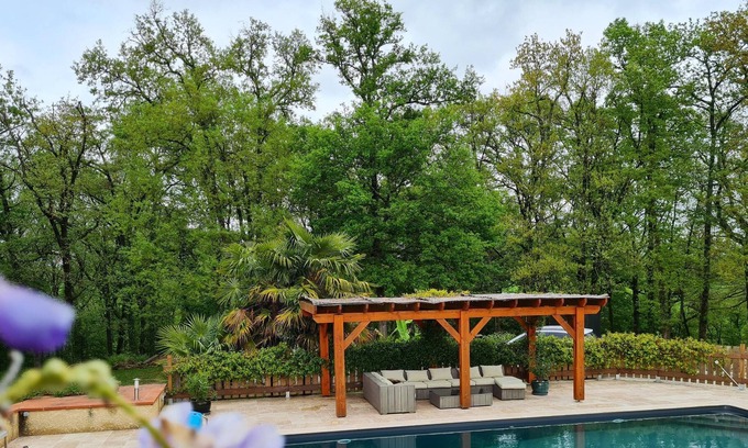 Maurens Apartment | Homerez - Big appartement for 10 ppl. with shared pool and garden at Maurens