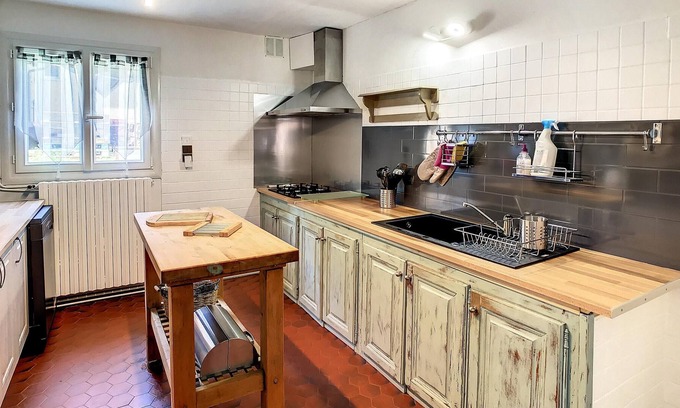 Bars House | Homerez - Big house for 12 ppl. with jacuzzi, garden and terrace at Bars