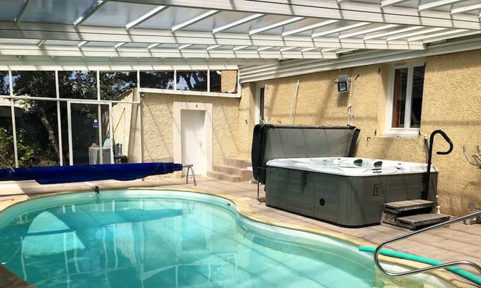 Bouchet House | Homerez - Big house for 9 ppl. with swimming-pool, jacuzzi and garden at Bouchet