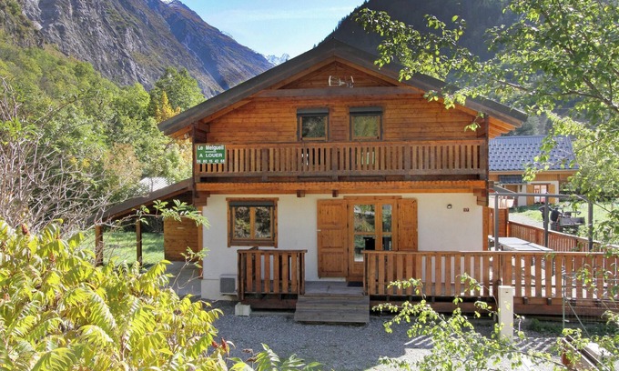 Venosc Ski Chalet | Homerez - Chalet in Venosc with Jacuzzi